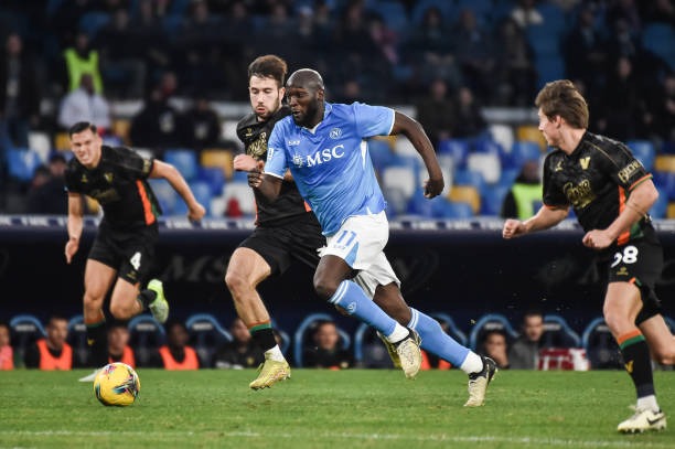 نابولي ينتزع فوزًا ثمينًا من أتالانتا بثلاثية في الدوري الإيطالي – كورة 999