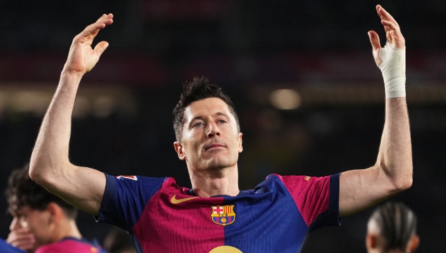 تقارير توضح موقف ليفاندوفسكي من الاستمرار مع برشلونة