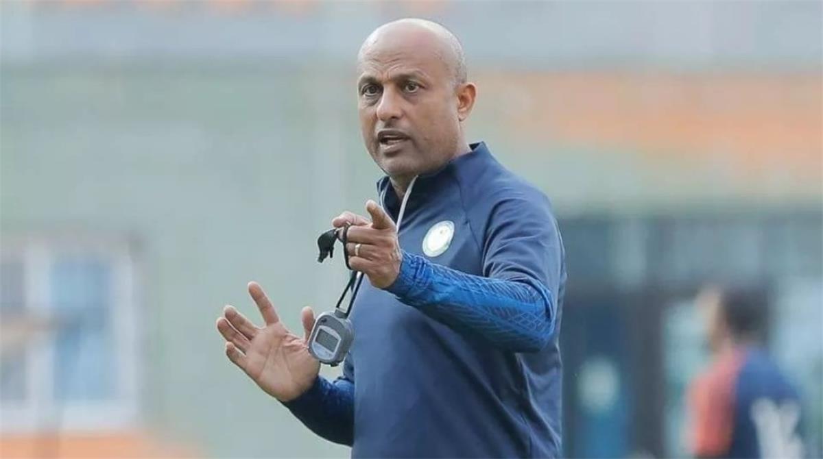 أولمبيك أسفي يفسخ مفاوضاته مع طارق مصطفى – كورة 999