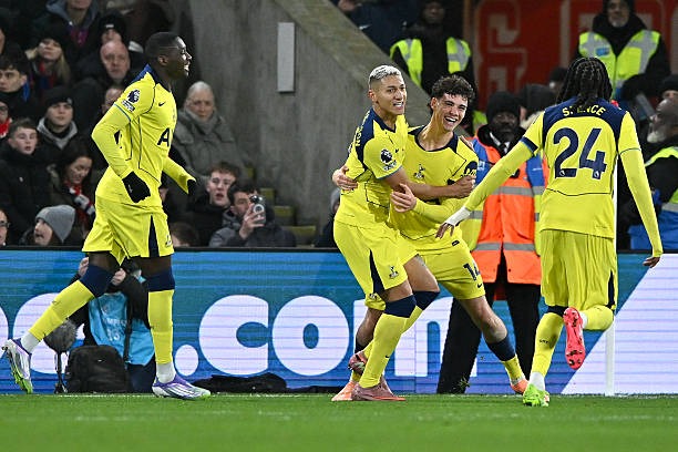 توتنهام يحقق فوزاً غالياً على كريستال بالاس في الدوري الإنجليزي – كورة 999