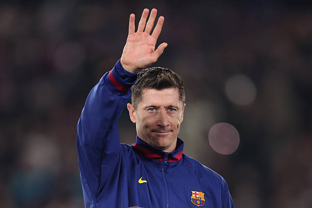 شيكاغو فاير متفائل بإتمام صفقة ليفاندوفسكي بعد محادثات إيجابية مع برشلونة