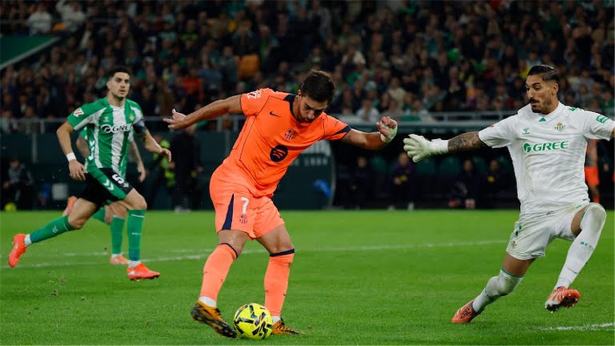حكم مباراة برشلونة وآينتراخت فرانكفورت في دوري أبطال أوروبا – كورة 999