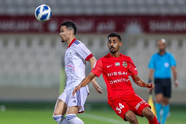 الشارقة يحسم السوبر الإماراتي للمرة الرابعة بعد فوز مثير على شباب الأهلي