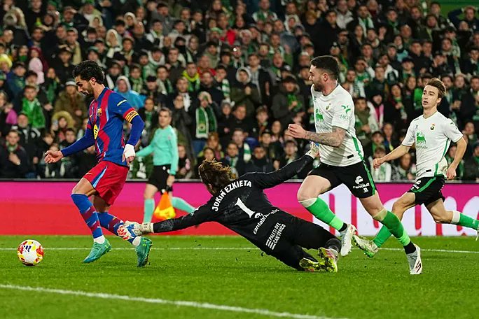 يويفا يعلن طاقم تحكيم مباراة برشلونة وكوبنهاجن في دوري أبطال أوروبا – كورة 999