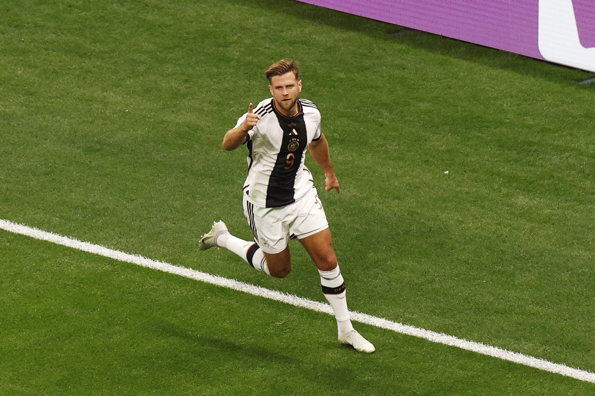 نيكلاس فولكروج ضحية سرقة في ميلانو بفقدان مجوهرات نصف مليون يورو – كورة 999