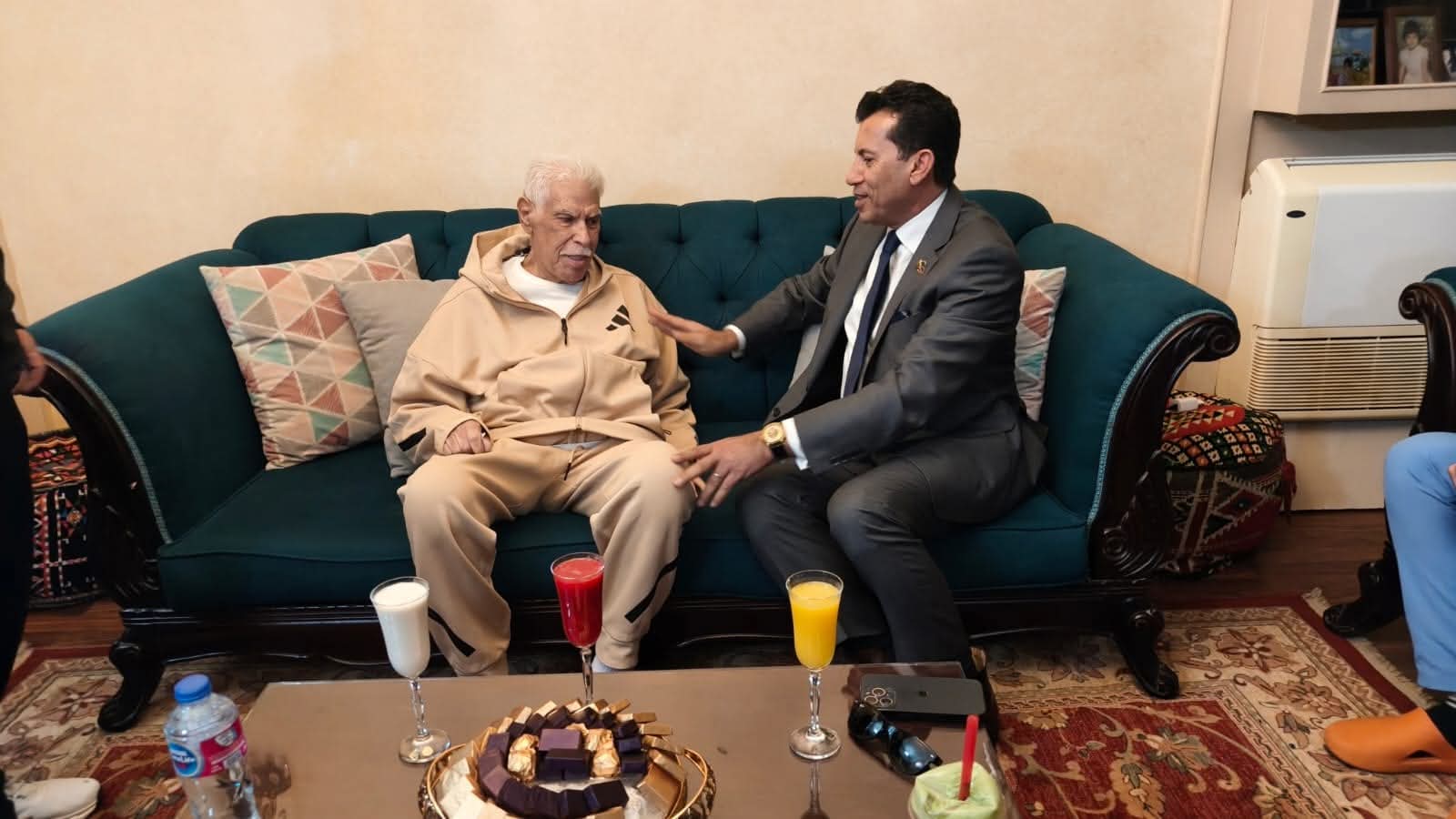 وزير الرياضة وحسن شحاته يرسلان فيديو دعم لمنتخب مصر قبل مواجهة السنغال