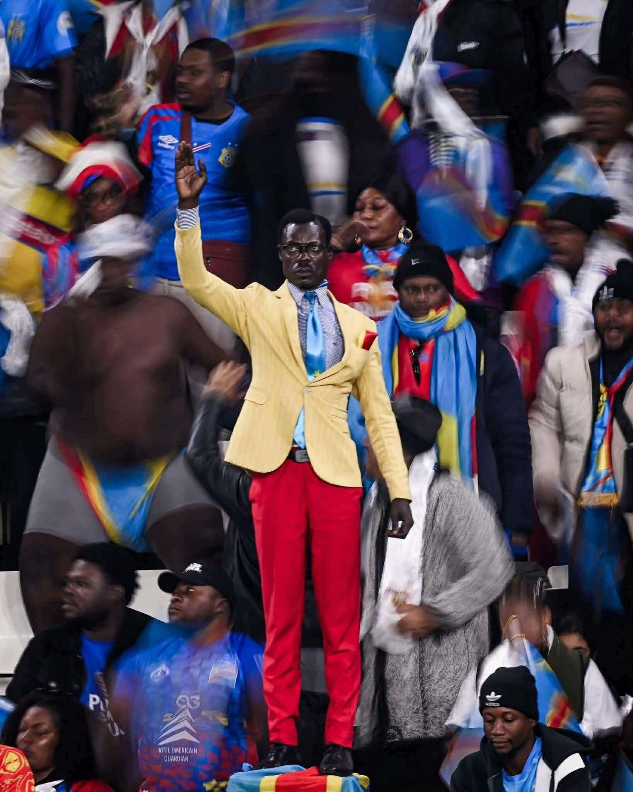 لومومبا.. المشجع الكونغولي الذي خطف الأضواء في مدرجات أمم إفريقيا – كورة 999