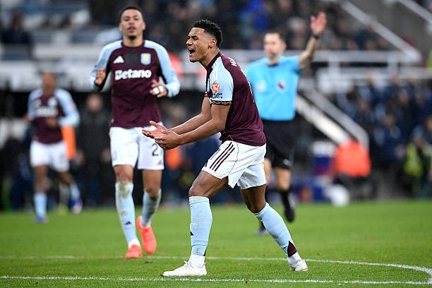 أستون فيلا يهزم نيوكاسل 2-0 ويعزز موقعه في المركز الثالث بالبريميرليج – كورة 999