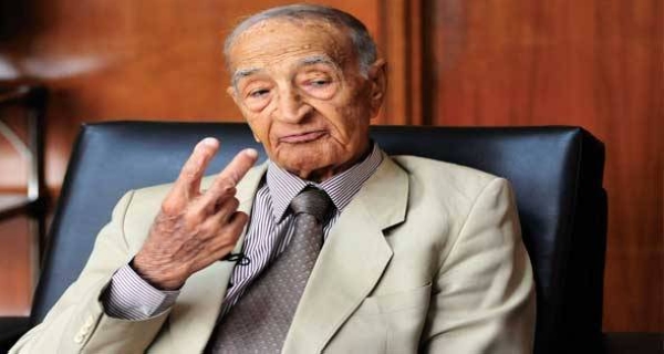 المهندس هاني أبو ريدة ينعى الإذاعي الكبير فهمي عمر – كورة 999