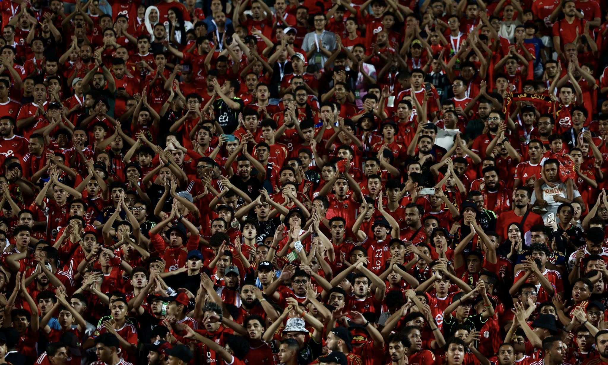 الأهلي يوفر رحلات مجانية لجماهيره إلى الإسكندرية لدعم الفريق أمام سموحة