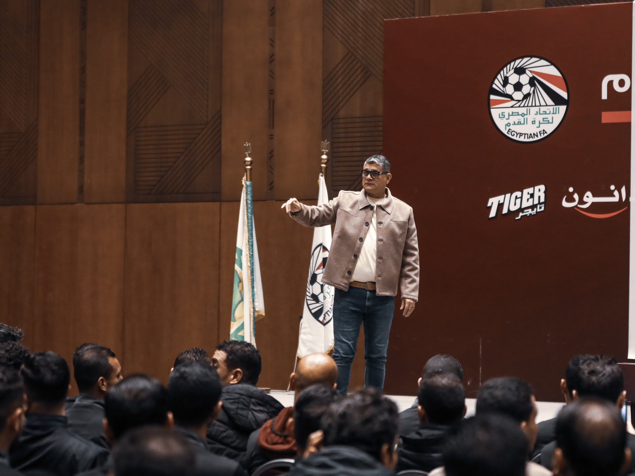 أوسكار رويز يحاضر 80 حكمًا ومساعدًا استعدادًا لاستئناف مباريات الدوري – كورة 999