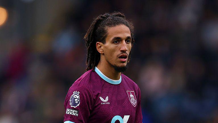 الاتحاد التونسي يساند حنبعل المجبري بعد تعرضه لإساءة عنصرية في إنجلترا