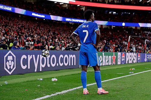 الاتحاد البرازيلي يعلن تضامنه مع فينيسيوس بعد واقعة العنصرية أمام بنفيكا