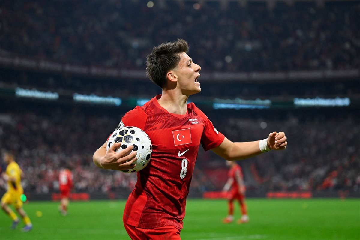 جولر يصنع ويقود تركيا للتأهل لنهائي الملحق الأوروبي المؤهل لكأس العالم