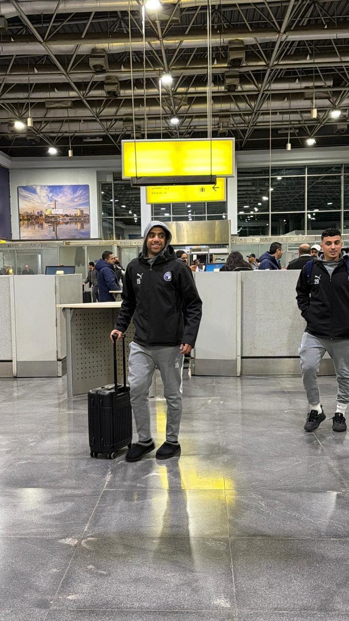 بيراميدز يصل مطار القاهرة استعداداً للسفر إلى المغرب لمواجهة الجيش الملكي