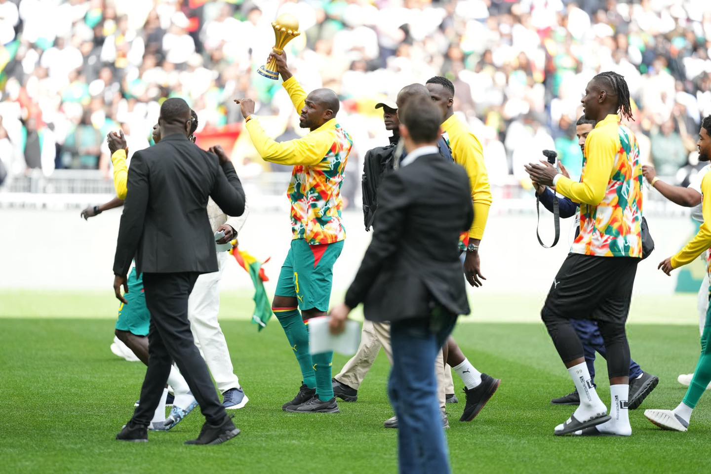 منتخب السنغال يتحدى قرارات كاف ويحتفل بكأس أمم أفريقيا – كورة 999