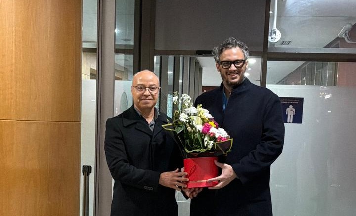 الجيش الملكي يستقبل بعثة بيراميدز بالورود قبل مواجهتهما بدوري الأبطال