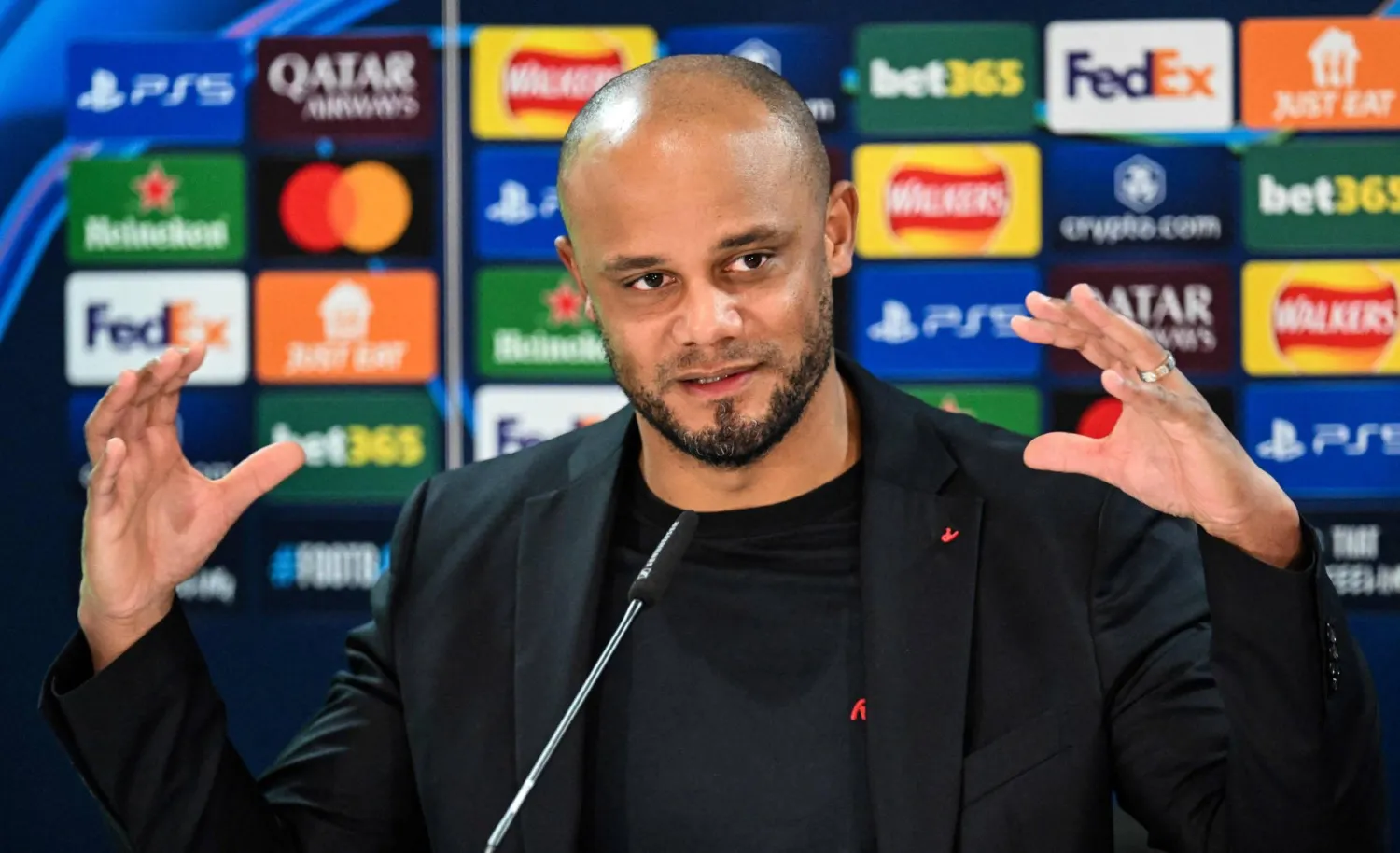 كومباني يتجنب الحديث عن مستقبل نوير ويشيد بتألقه أمام ريال مدريد – كورة 999