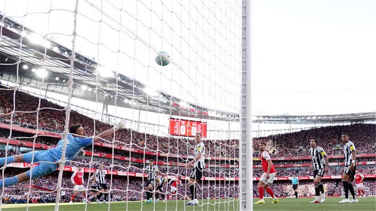 آرسنال يعود للانتصارات ويخطف صدارة الدوري مؤقتًا بفوز ثمين على نيوكاسل