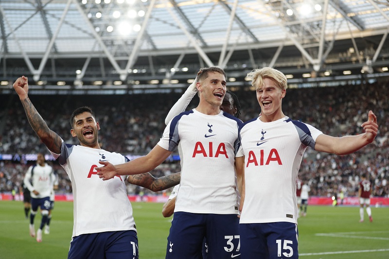 قلق في توتنهام بعد إصابتي سولانكي وسيمونز رغم الفوز على وولفرهامبتون – كورة 999