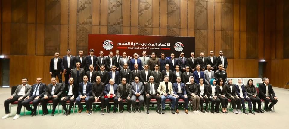 أبوريدة يسلم الشارة الدولية للحكام – كورة 999