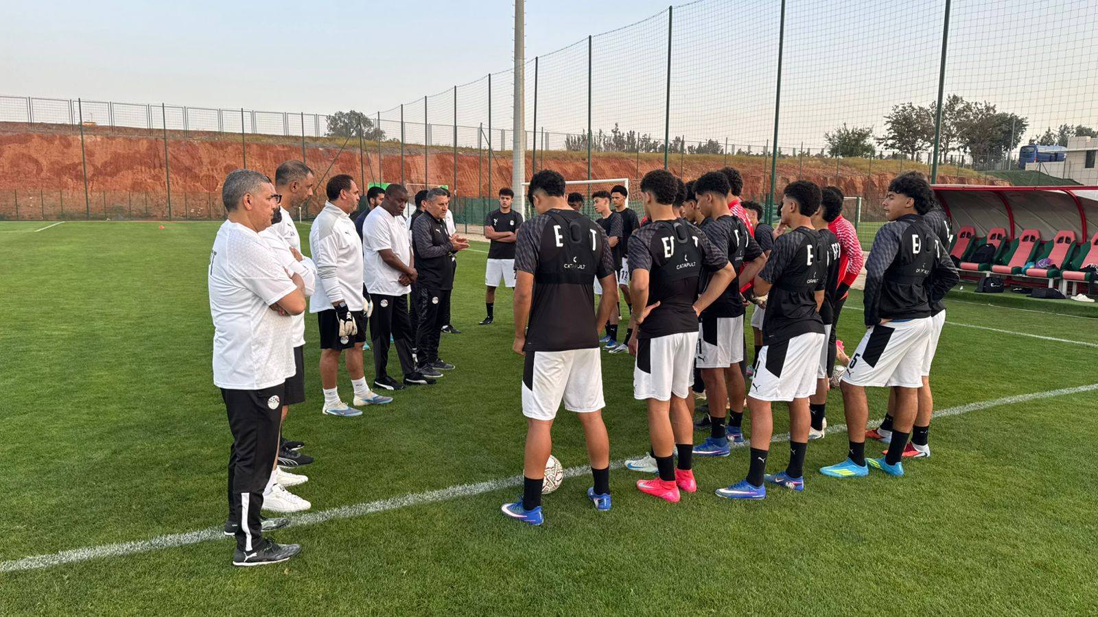 اتحاد الكرة يعلن طاقم تحكيم مباراة منتخب مصر وروسيا الودية – كورة 999